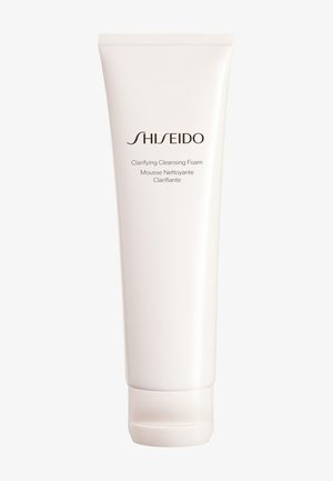 Shiseido Clarifying Cleansing Foam in einer weißen Quetschtube mit schwarzem Text, zur Gesichtsreinigung entwickelt.