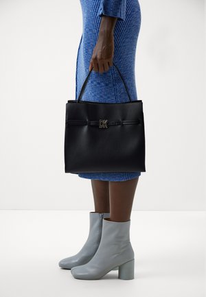 DKNY, BUSHWICK SHOULDER BAG - Handtasche - black/gold-coloured