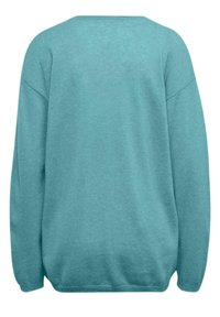 Türkiser Strickpullover, lockere Passform, runder Ausschnitt, heruntergezogene Schulternaht, lange Ärmel, gerippte Bündchen und Saum, weiche Textur, keine auffälligen Muster.