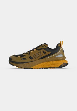 EA7 Emporio Armani, SONIC TRAIL 2.0 CRUSHER UNISEX - Маратонки - tapenade/black/golden-coloured yellow