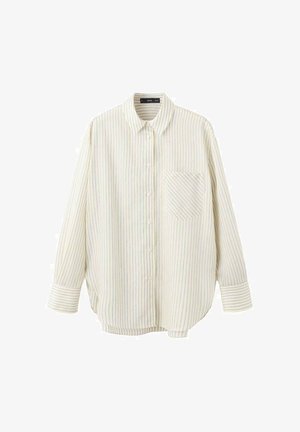 Bijela košulja s tankim pastelno obojenim prugama, dugim rukavima, špicastim ovratnikom i jednim džepom na prsima s dijagonalnim prugama.