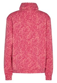 Sweater de manga larga con un cuello alto, presenta un patrón texturizado floral y abstracto en rosa y crema. La tela parece suave y cómoda.