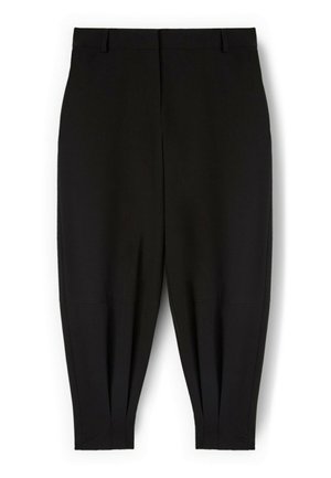 Zwarte taps toelopende broek met plooien, met een gladde textuur en een op maat gemaakte tailleband. Geen zichtbare zakken of hardware-details.