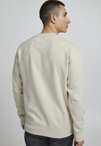 Thumbnail Image 3