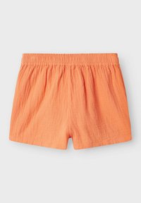 Pantaloni corti arancioni in cotone con vita elastica, caratterizzati da una texture stropicciata e un design morbido e casual.