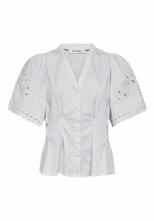 Blusa blanca con mangas cortas abullonadas, bordado floral con recortes en las mangas, bordes con ondas y cuello en V.