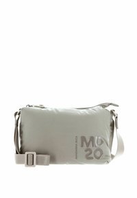 Sac bandoulière matelassé en tissu gris clair, doté d'une fermeture à glissière, d'une sangle réglable et d'un marquage en relief "Mandarina Duck MD 20."