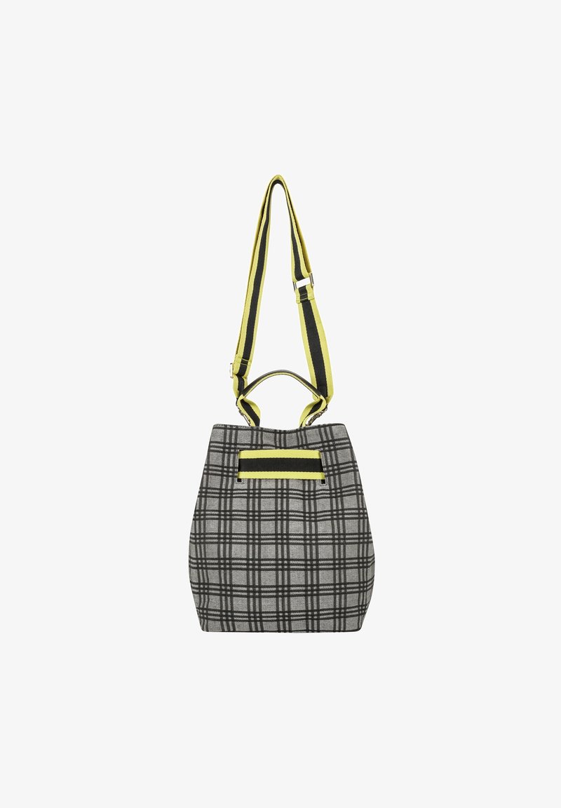 Szara torba typu tote w kratę z szerokim regulowanym paskiem na ramię w czarne i żółte paski oraz dopasowanym poziomym akcentem z przodu.