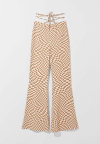 Brązowe i kremowe spodnie w rozszerzanym kroju z spiralkowym wzorem w kratkę, z detalem sznurowania w talii, umożliwiającym regulację dopasowania.