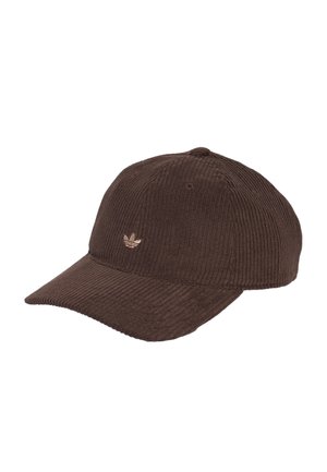 Bruine corduroy baseballpet met een klein wit geborduurd Adidas-logo op het voorste middenpaneel.