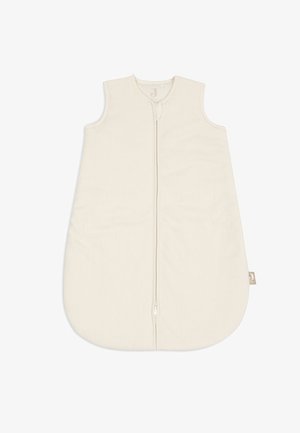 Sac de couchage pour bébé beige sans manches avec fermeture éclair à l'avant et fond arrondi pour un sommeil sûr et confortable.