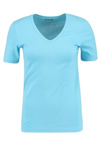 Vaaleansininen, lyhythihainen t-paita V-kaula-aukolla. Valmistettu sileästä puuvillasta, siinä on rento istuvuus ja hienovaraiset ompeluyksityiskohdat.