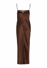 Robe nuisette en satin marron avec fines bretelles et bordure en dentelle le long du décolleté droit, présentant une couture centrale avant et une longueur jusqu'aux chevilles.