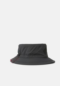 Schwarzer Bucket Hat aus leichtem Stoff. Verfügt über genähte Akzente, Netzpaneele für Belüftung und einen verstellbaren Kordelzug.