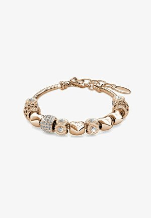 Armband aus Roségold mit verschiedenen Charms, darunter florale und herzförmige Motive, einige mit klaren Steinen verziert. Strukturiertes Metall-Detail.