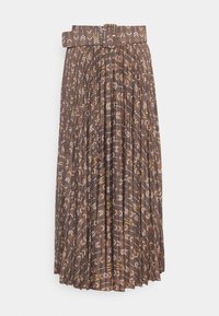 Jupe midi plissée marron avec des motifs géométriques en forme de flèches en blanc, orange et jaune, dotée d'une ceinture en tissu assorti avec une boucle à la taille.