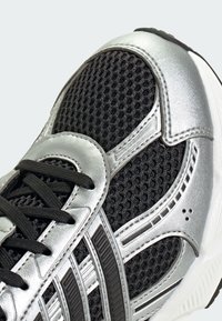 adidas Sportswear Tenisky - core black   core black   silver metallic