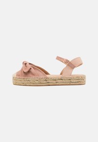 Unselected, light pink
