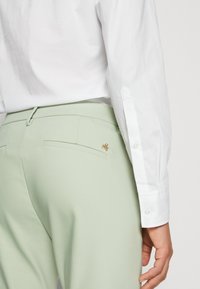 Mos Mosh NIGHT PANT - Kelnės - smoke green