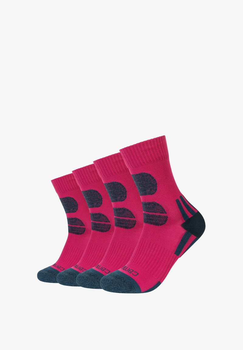 Quattro paia di calzini sportivi rosa acceso con tallone, punta e design circolare superiore in grigio scuro, disposti diagonalmente su uno sfondo bianco.