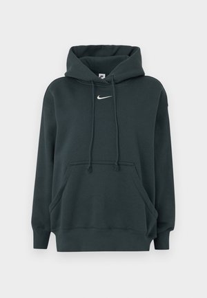 Tmavo zelená mikina s kapucňou vyrobená z mäkkého materiálu, s prednou priehradkou, sťahovacou kapucňou a bielym logom Nike na hrudi. Voľný strih.