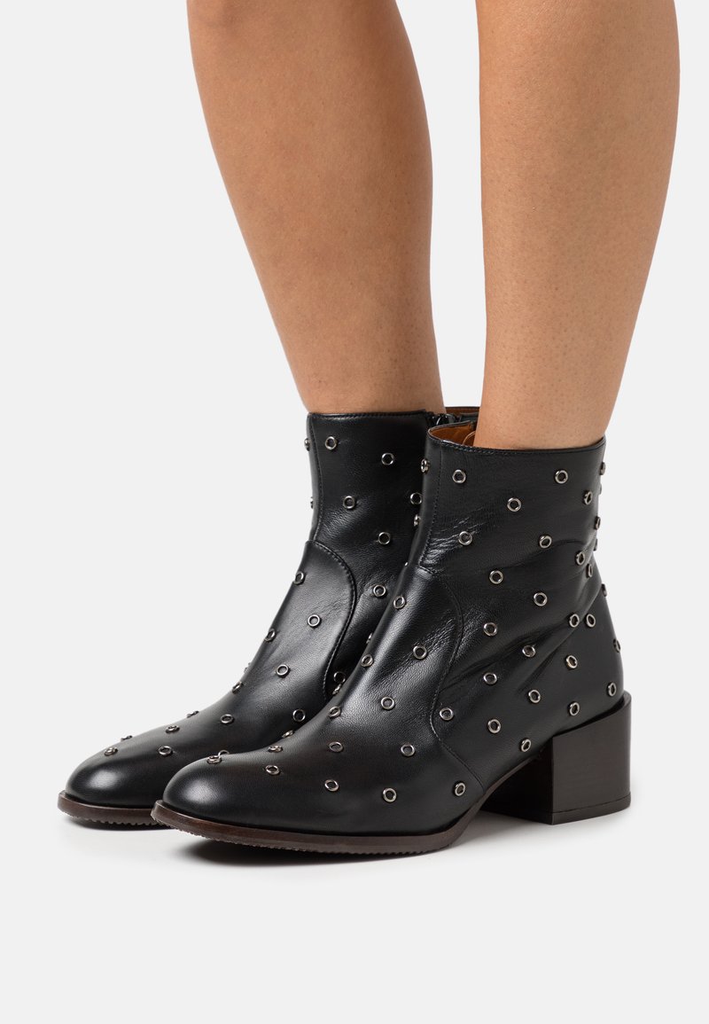 chie-mihara-quenya-kotn-kov-boty-black-ern-zalando-cz