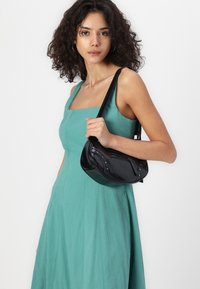 Abercrombie & Fitch The A&F Mila Midi Dress - Päevakleit - hedge green