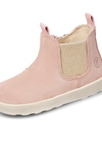 Stivaletto alla caviglia in suede rosa con pannelli laterali in elastico, tessuto beige testurizzato e suola in gomma bianca zigrinata; design pulito e minimalista.