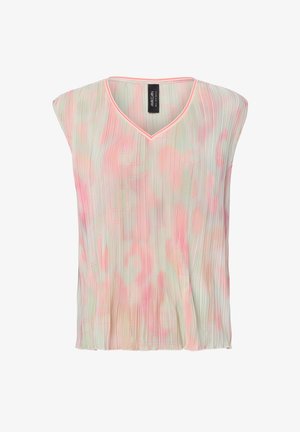 Mouwloze geplooide blouse met V-hals, voorzien van een zachtroze en crèmekleurig abstract patroon en een zwart merkembleem bij de kraag.