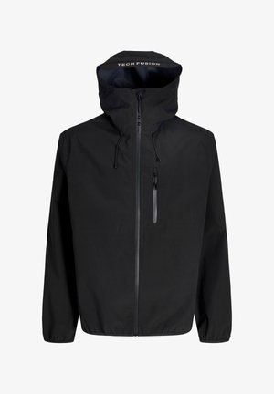 Veste noire à capuche avec fermeture éclair devant, poche poitrine zippée, poignets élastiques et texte "TECH FUSION" à l'intérieur du bord de la capuche.