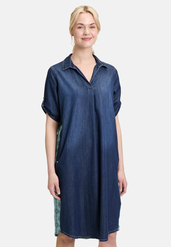 MIT PATCHES - Jeanskleid