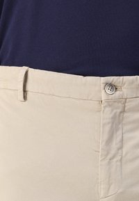Thumbnail Image 7