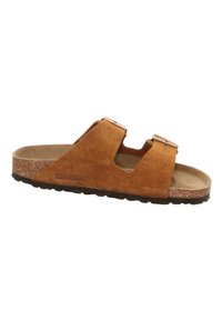 Hnědé semišové sandály s dvěma nastavitelnými přezkami, korkovou mezipodešví a gumovou podešví s texturovaným povrchem. "Birkenstock" vyražené na straně.