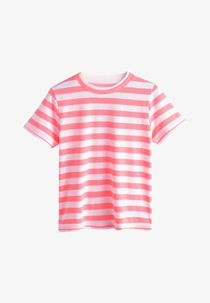 T-shirt z krótkim rękawem z poziomymi paskami w kolorze koralowym i białym, z okrągłym dekoltem, prezentowana na białym tle.