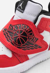 Jordan SKY JORDAN 1 - Tenisice - white/black/university red