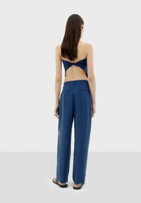 Thinking Mu CIRILA - Pantalon classique - blue