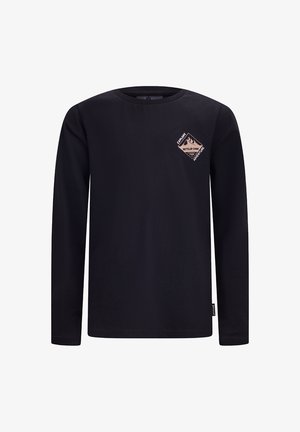 T-shirt a maniche lunghe nera in cotone. Presenta un piccolo logo a forma di diamante sul petto con grafica di montagne e testo. Collo tondo standard.