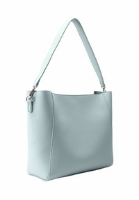 Sac bandoulière en cuir bleu clair avec finition texturée, une seule sangle et un design minimaliste avec des coins arrondis et une base plate.