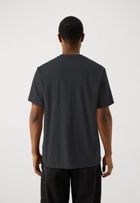 GAP BRANNAN PATCH LOGO - T-shirt - bas - moonless night