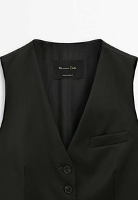 Svart skräddarsydd ärmlös väst med två knappar och en liten bröstficka, med en Massimo Dutti etikett inuti kragen.