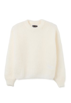 Roomkleurige gebreide trui met textuur, lange mouwen en geribbelde manchetten, ronde halslijn en een klein zwart label bij de kraag.