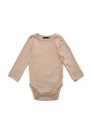 Langærmet beige ribstrikket babydragt med trykknapper i skridtet, lagt fladt på en hvid baggrund.