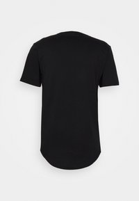 Schwarzes T-Shirt mit kurzen Ärmeln aus Baumwolle, mit abgerundetem Saum und glatter Textur, ohne sichtbare Logos oder Muster.