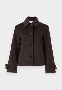 Abrigo de lana marrón con cuello, seis botones negros y dos bolsillos laterales. Presenta mangas largas con puños abotonados.