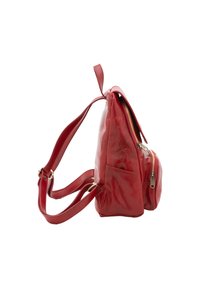 Rode leren rugzak met een gladde textuur, een voorvak met rits en verstelbare schouderbanden. Compact ontwerp met een ronde vorm.