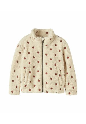 Cremefarbene Sherpa-Jacke mit durchgehendem Frontreißverschluss und kleinen roten Apfelmustern überall.