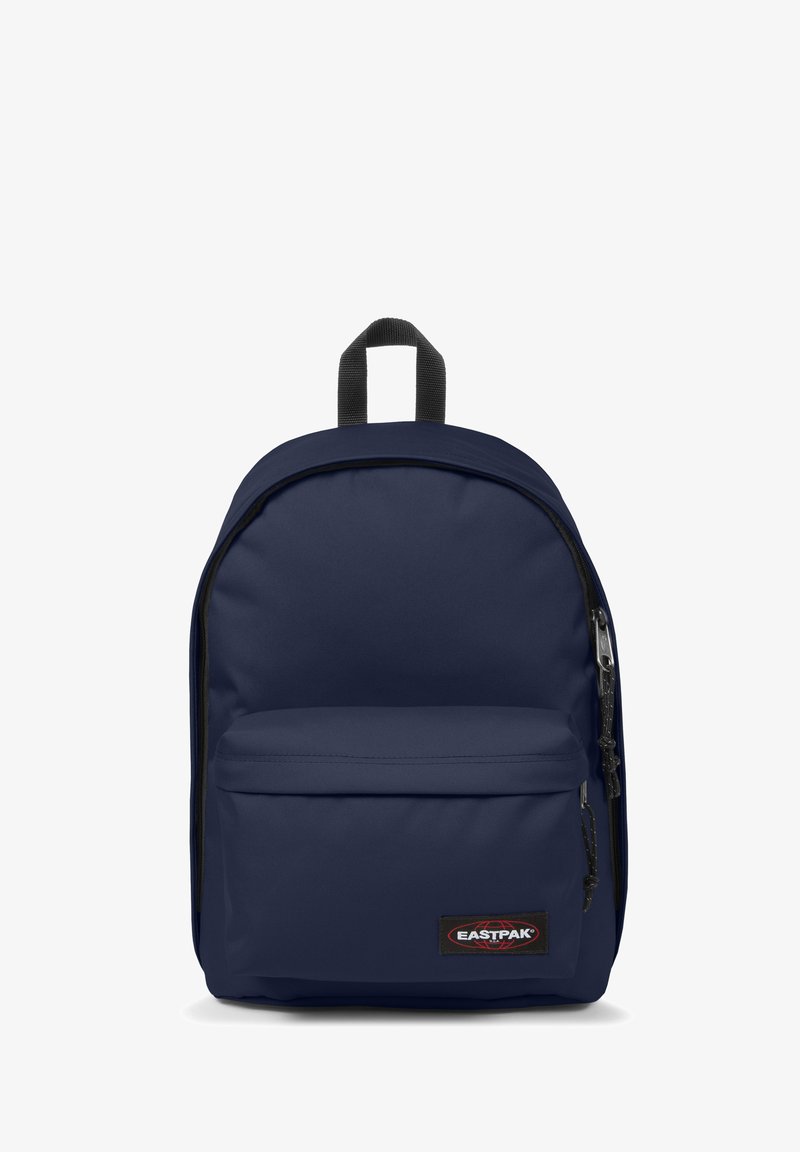 Zaino blu navy con forma arrotondata, realizzato in tessuto resistente, con tasca frontale con cerniera, cerniera nera e manico superiore per un trasporto facile.