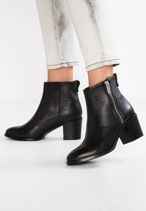 Enkelkaarsjes - black