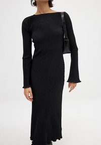 NA-KD - Svetríkové šaty - black Miniatúrny obrázok 1