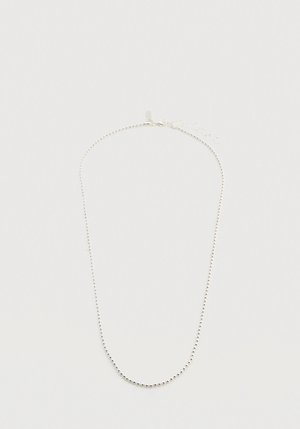 Delikatna srebrna ogrlica s tankim lancem, malim okruglim perlicama i kopčom u obliku jastoga s podesivim duljinama veza.